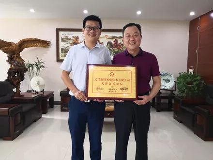 追梦路上相伴前行 ——金沙集团888881光电与《企业与市场》网达成战略合作
